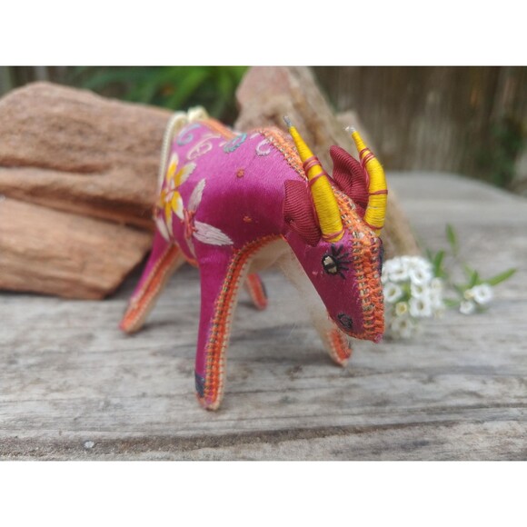 Vintage Miniature Embroidered Silk Stuffed Water Buffalo - Picture 5 of 10